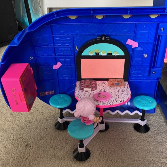 LOL Surprise! OMG 4 in 1 Glamper Van - Picture 10 of 13